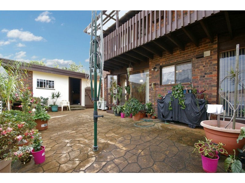 9 ROBIN Place, Roselands NSW 2196