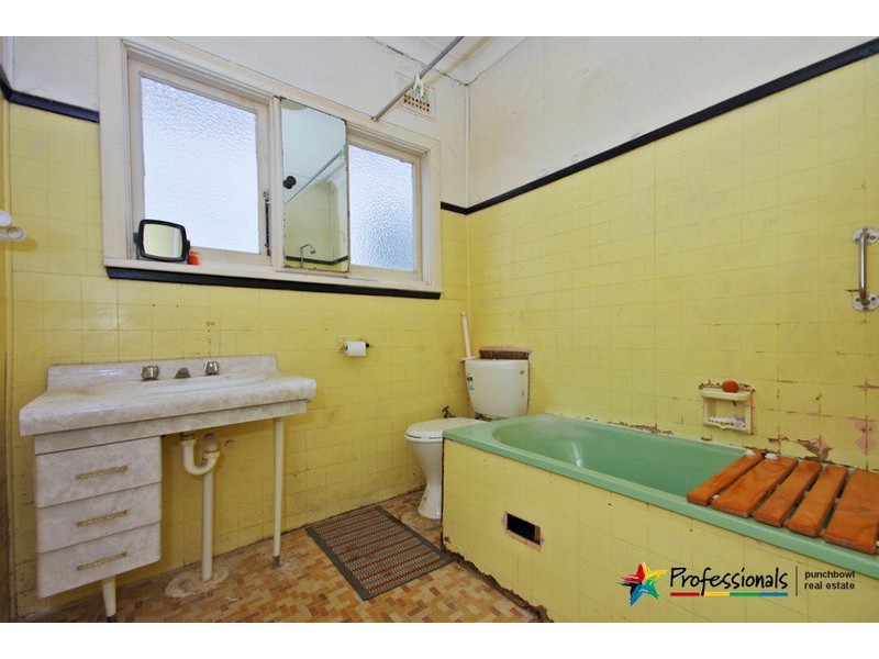 93  HIGHCLERE  Avenue, Punchbowl NSW 2196