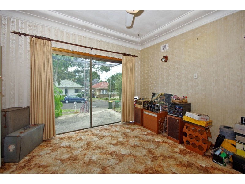 8 HILTON  Avenue, Roselands NSW 2196