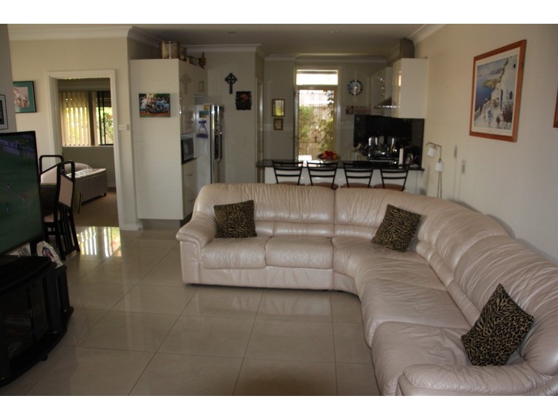 2/7 FARNHAM  Avenue, Roselands NSW 2196