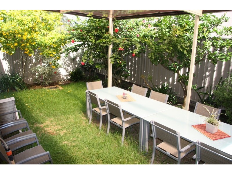 2/7 FARNHAM  Avenue, Roselands NSW 2196