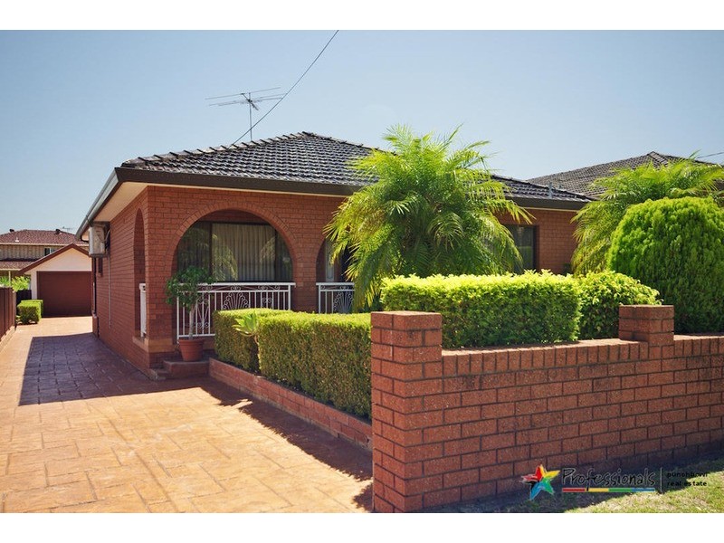 9 DAPHNE Avenue, Bankstown NSW 2200