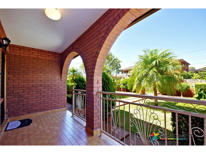 9 DAPHNE Avenue, Bankstown NSW 2200