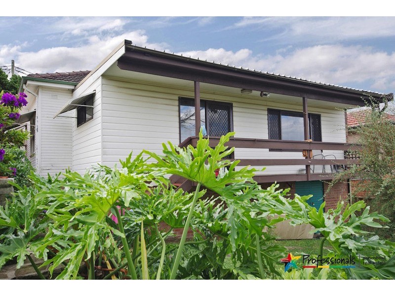 8 LORNA Avenue, Blakehurst NSW 2221