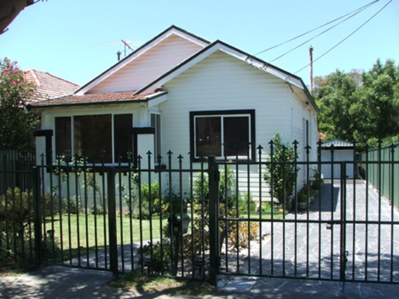 28 renown Avenue, Wiley Park NSW 2195