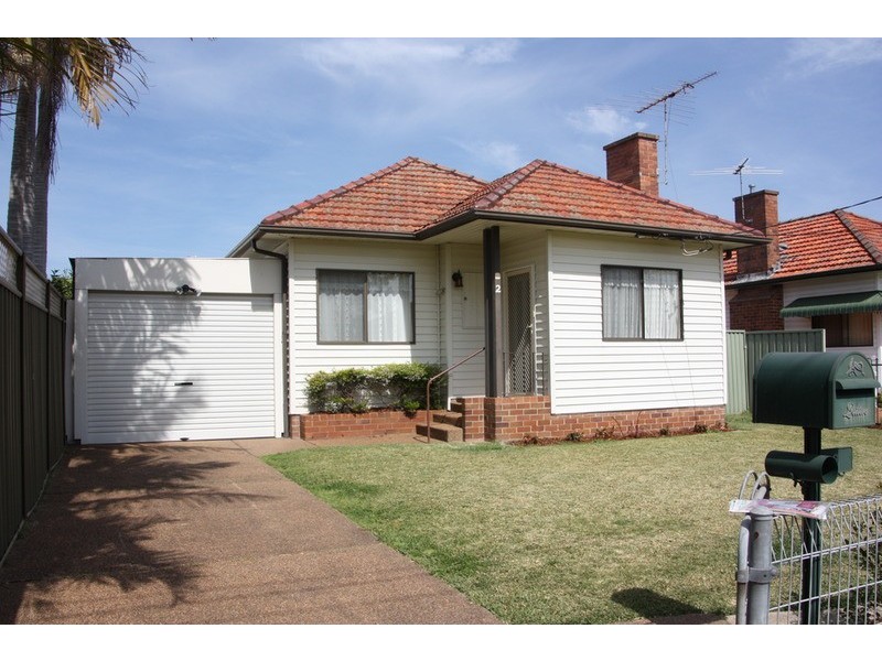 2 LUPIN Street, Riverwood NSW 2210