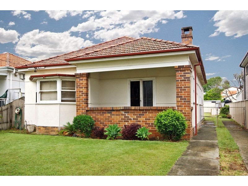 13 FAIRVIEW Avenue, Roselands NSW 2196