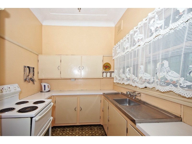 13 FAIRVIEW Avenue, Roselands NSW 2196