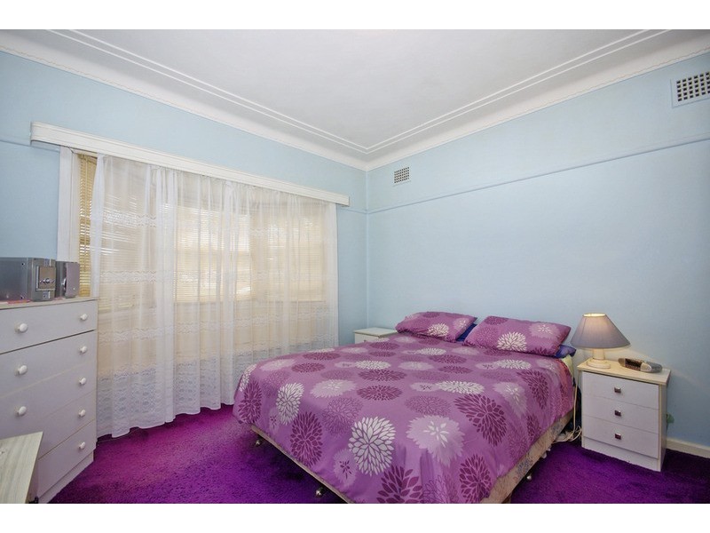 13 FAIRVIEW Avenue, Roselands NSW 2196