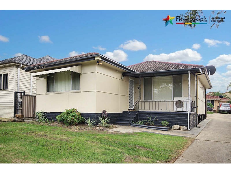 1/136 RAWSON Street, Greenacre NSW 2190