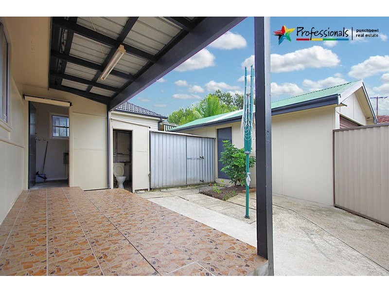 1/136 RAWSON Street, Greenacre NSW 2190