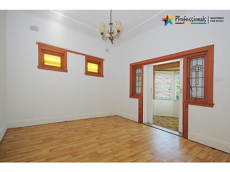 5 WARREN Parade, Punchbowl NSW 2196