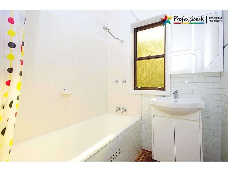 5 WARREN Parade, Punchbowl NSW 2196