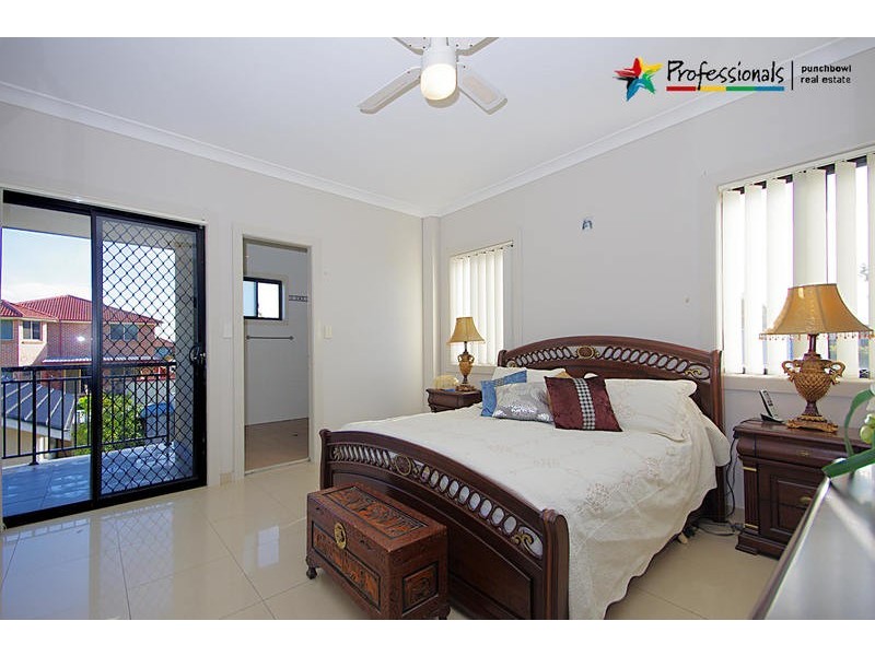 1 ROSEBANK Avenue, Kingsgrove NSW 2208