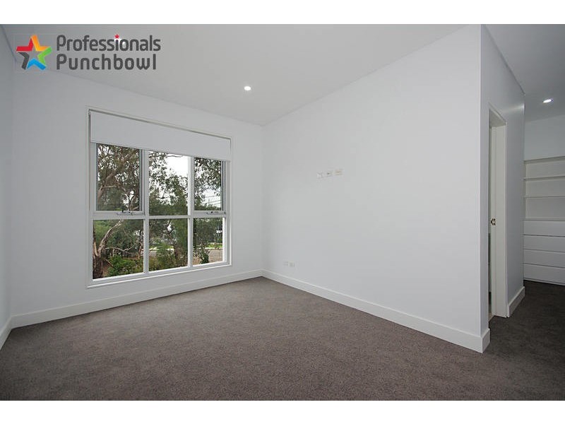 911B HENRY LAWSON Drive, Picnic Point NSW 2213