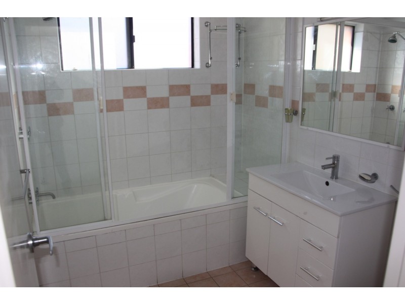 4/170-176 GREENACRE Road, Bankstown NSW 2200