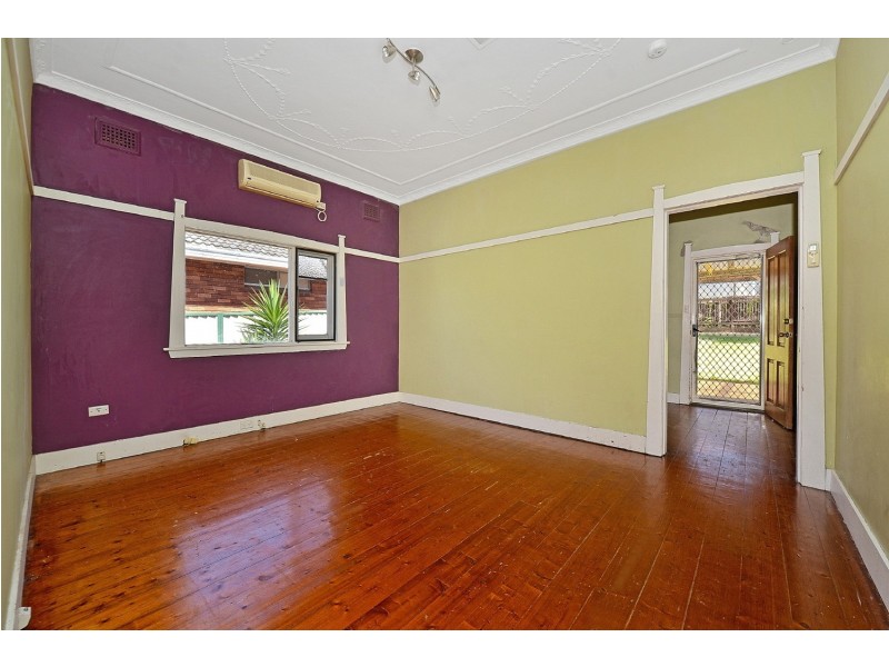 12 PENSHURST Road, Roselands NSW 2196