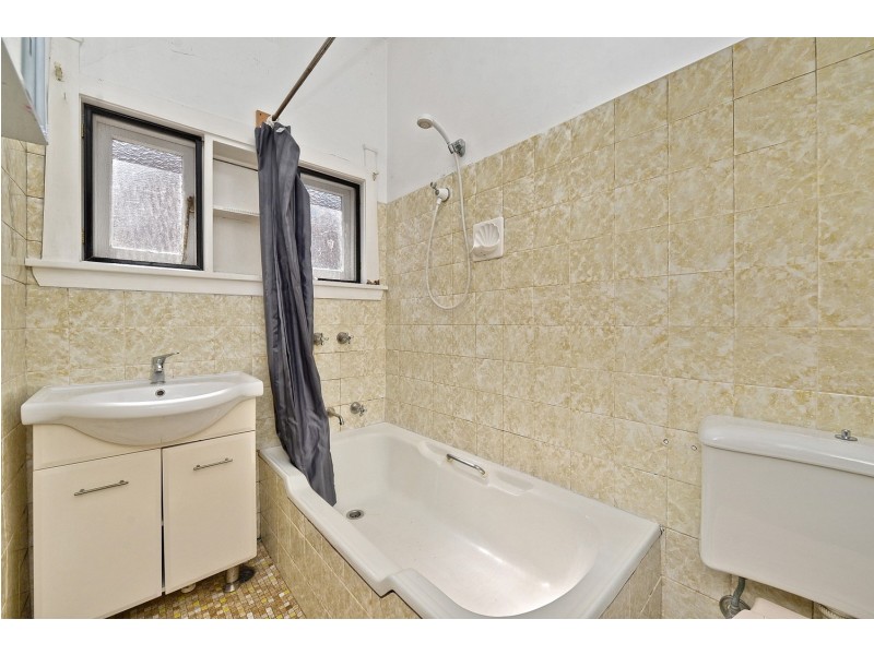 12 PENSHURST Road, Roselands NSW 2196