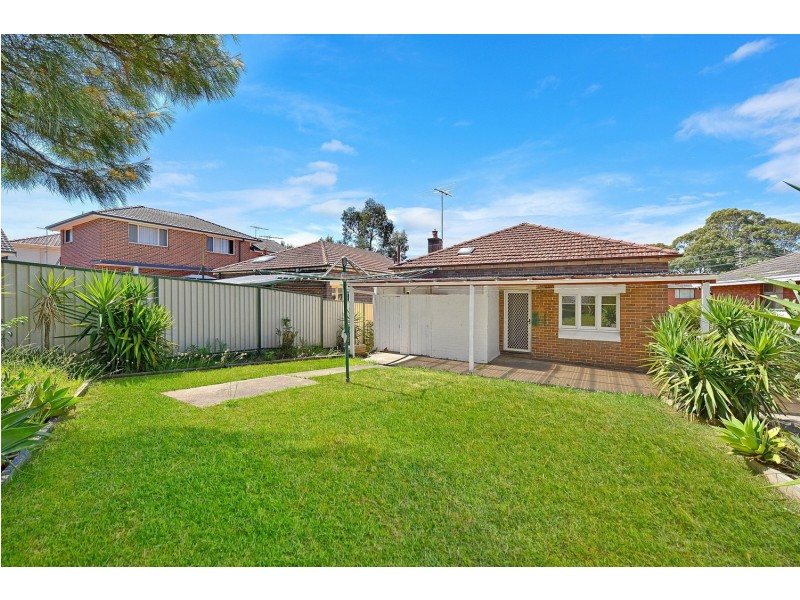 12 PENSHURST Road, Roselands NSW 2196