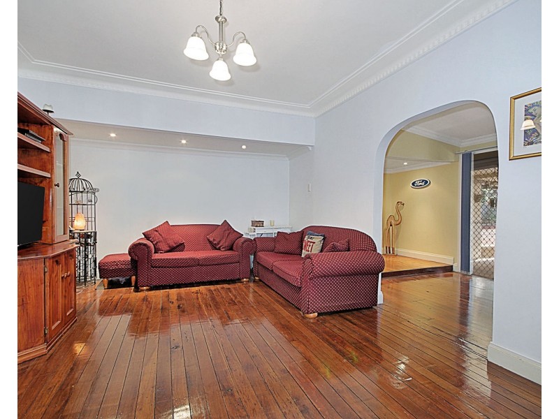 8 BONDS Road, Roselands NSW 2196