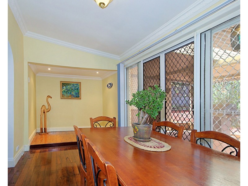 8 BONDS Road, Roselands NSW 2196