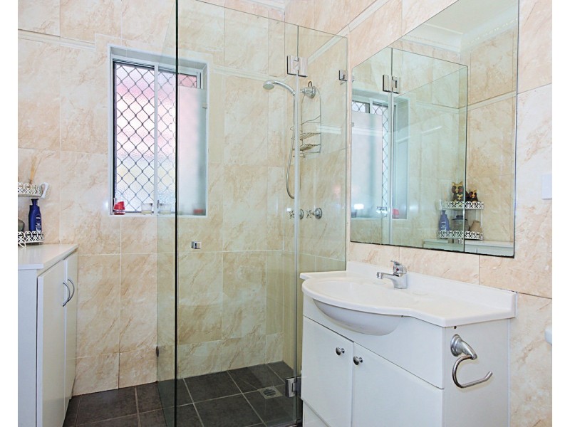 8 BONDS Road, Roselands NSW 2196