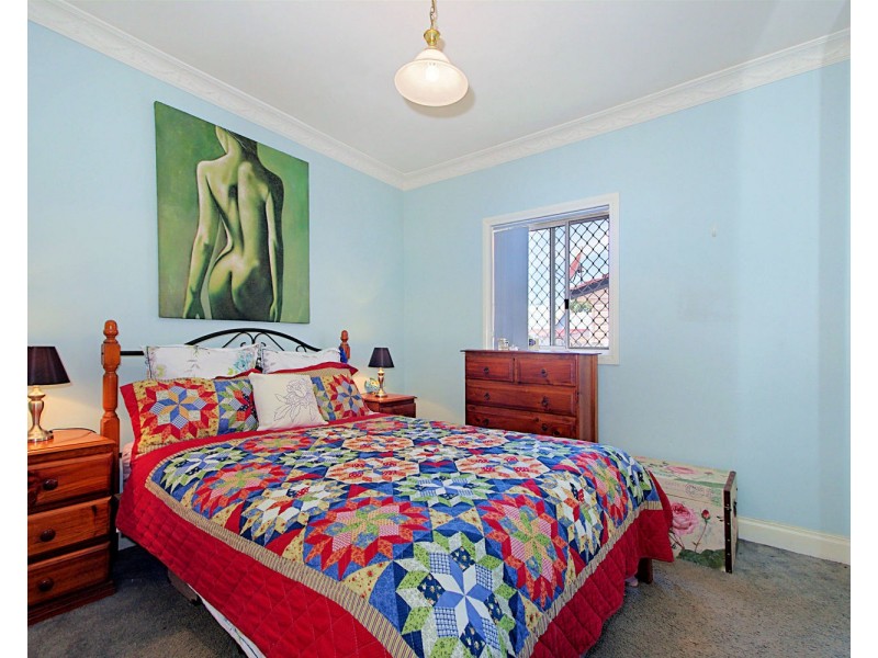 8 BONDS Road, Roselands NSW 2196