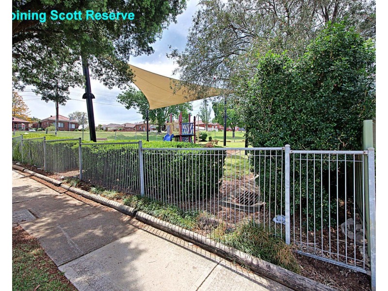 8 BONDS Road, Roselands NSW 2196