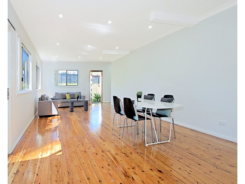 2 Henry Lawson Drive, Peakhurst NSW 2210