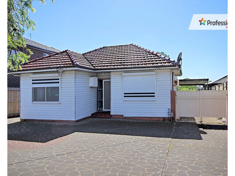 255 ROBERTS Road, Greenacre NSW 2190