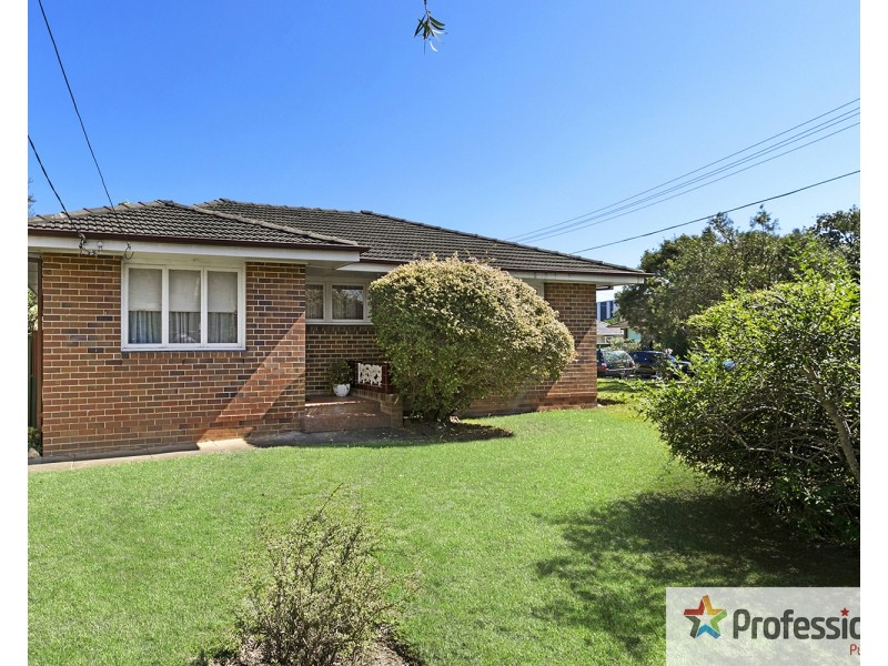 4 COORABIN Place, Riverwood NSW 2210