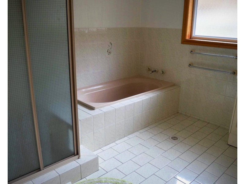 100 Greville Avenue, Sanctuary Point NSW 2540