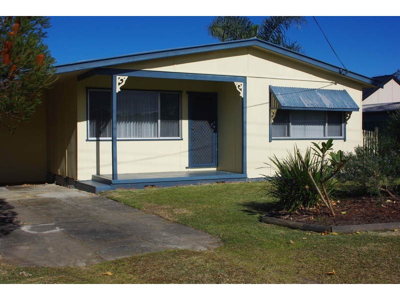 2 June Avenue, Basin View NSW 2540