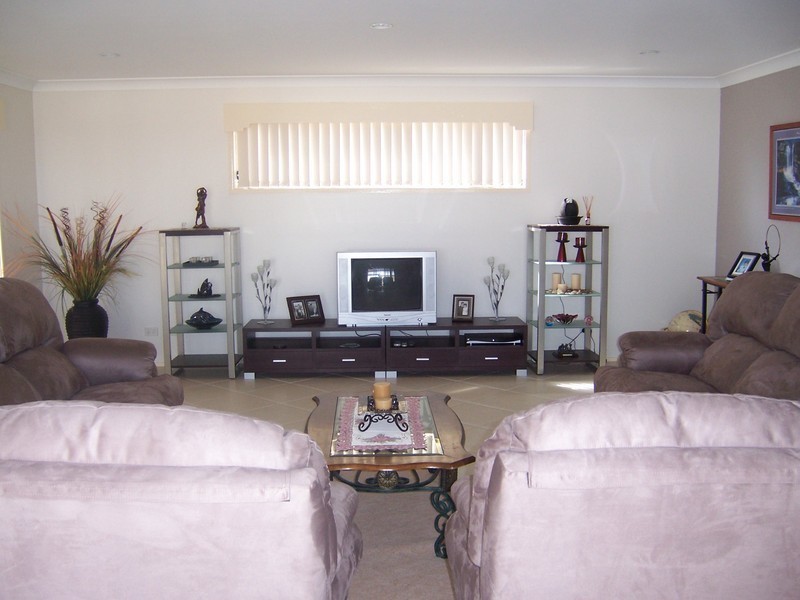 5 Kevin Crescent, St Georges Basin NSW 2540