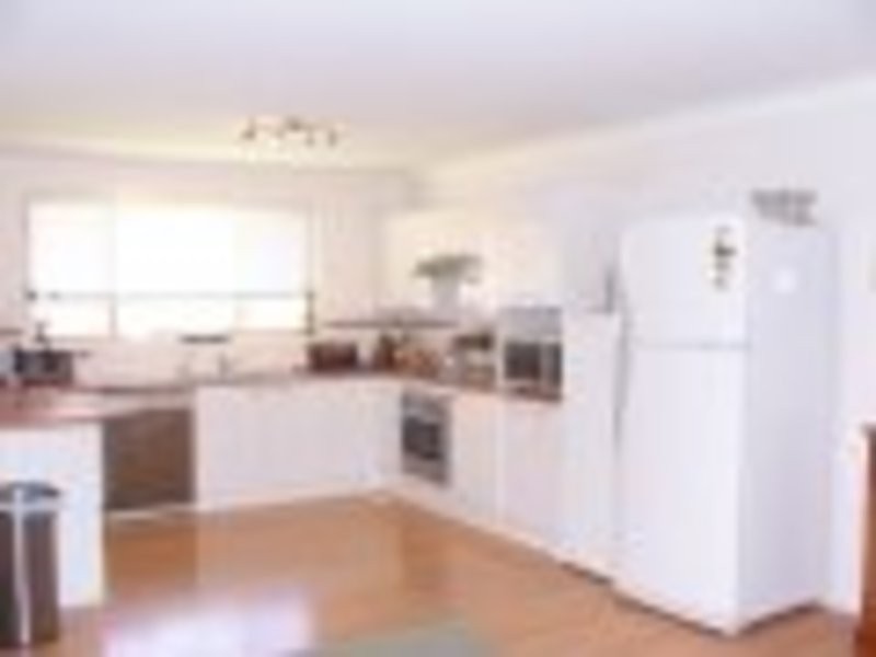 8 Carver Court, St Georges Basin NSW 2540