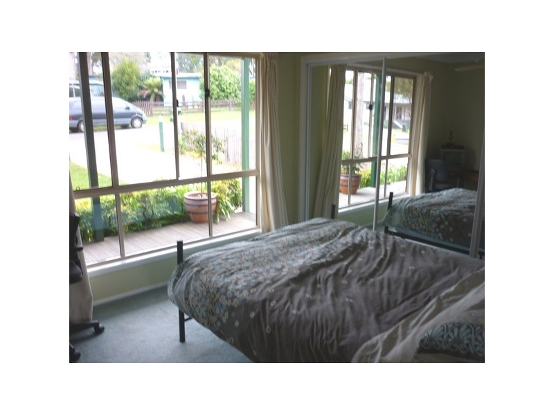 9 Graham Avenue, St Georges Basin NSW 2540