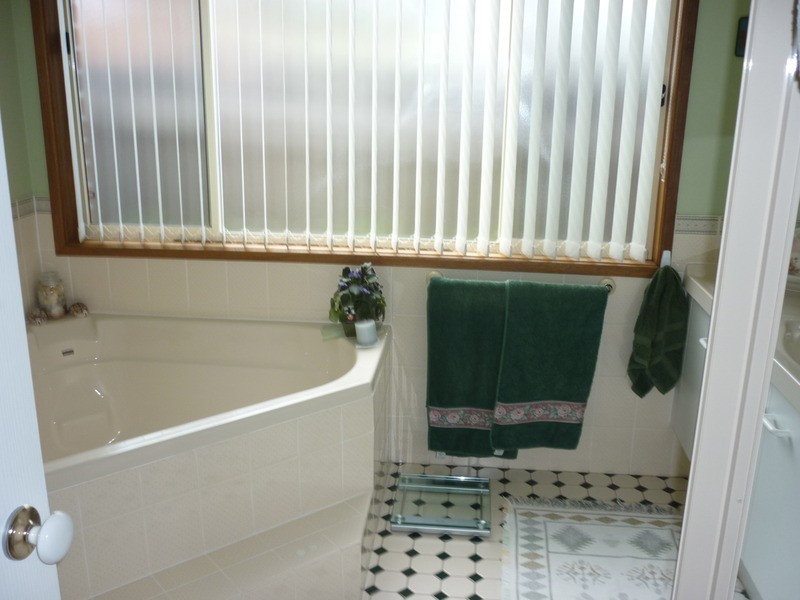 1 Audrey Avenue, Basin View NSW 2540