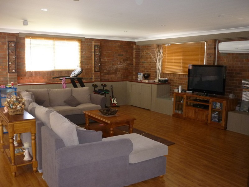 126 Waratah Crescent, Sanctuary Point NSW 2540