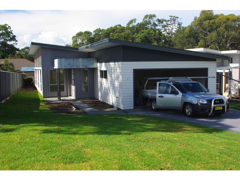 10 Hewitt  Avenue, St Georges Basin NSW 2540