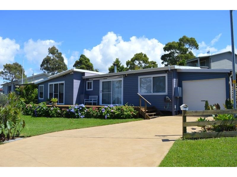 2 Graham Avenue, St Georges Basin NSW 2540