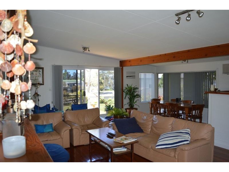 2 Graham Avenue, St Georges Basin NSW 2540