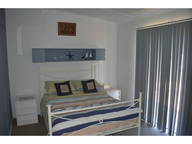 2 Graham Avenue, St Georges Basin NSW 2540