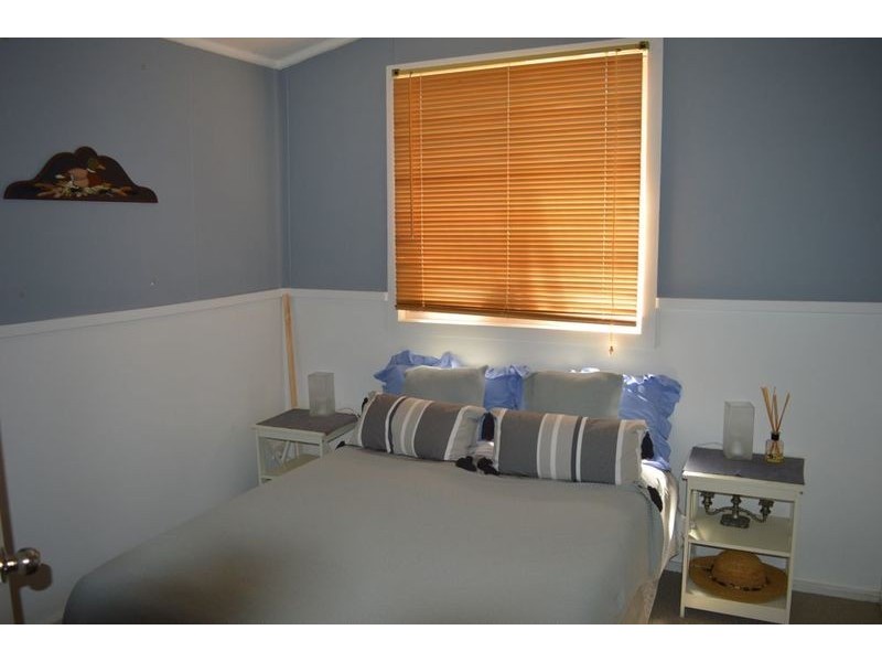 2 Graham Avenue, St Georges Basin NSW 2540