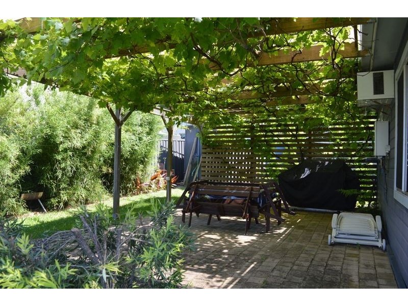 2 Graham Avenue, St Georges Basin NSW 2540