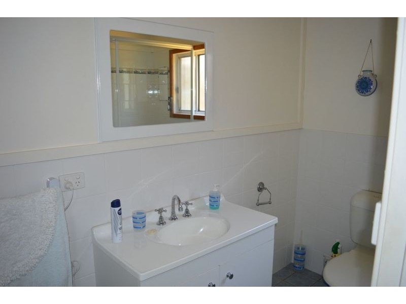 2 Graham Avenue, St Georges Basin NSW 2540