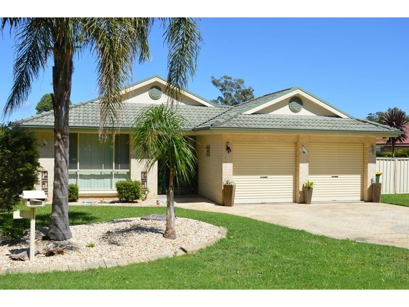4 Nadine Street, Sanctuary Point NSW 2540