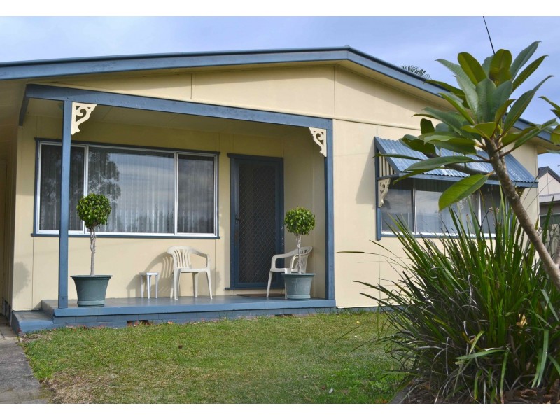 2 June Avenue, Basin View NSW 2540