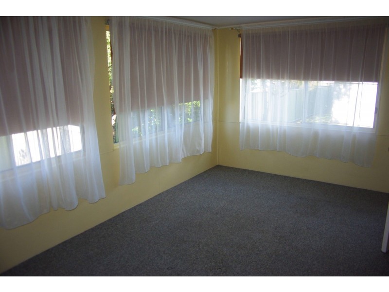 2 June Avenue, Basin View NSW 2540