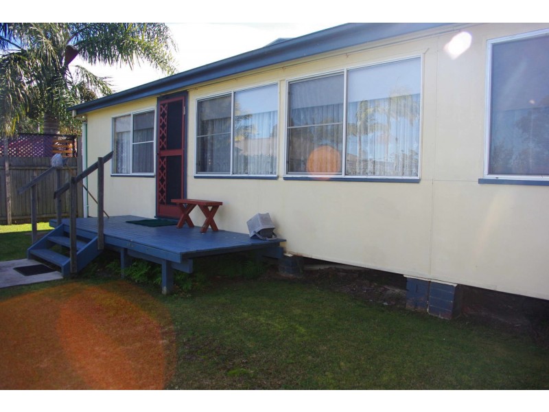 2 June Avenue, Basin View NSW 2540