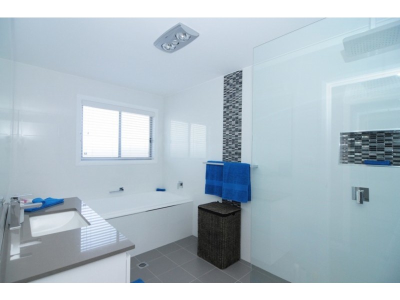 4 Frances Crescent, St Georges Basin NSW 2540